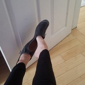 Preowned womens size 6 natural soul mules flats